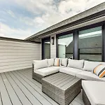 Modern And Stylish Condo 5 Mi To Downtown Charlotte