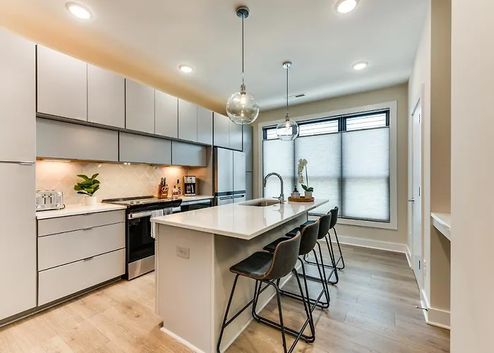 Modern And Stylish Condo 5 Mi To Downtown Charlotte