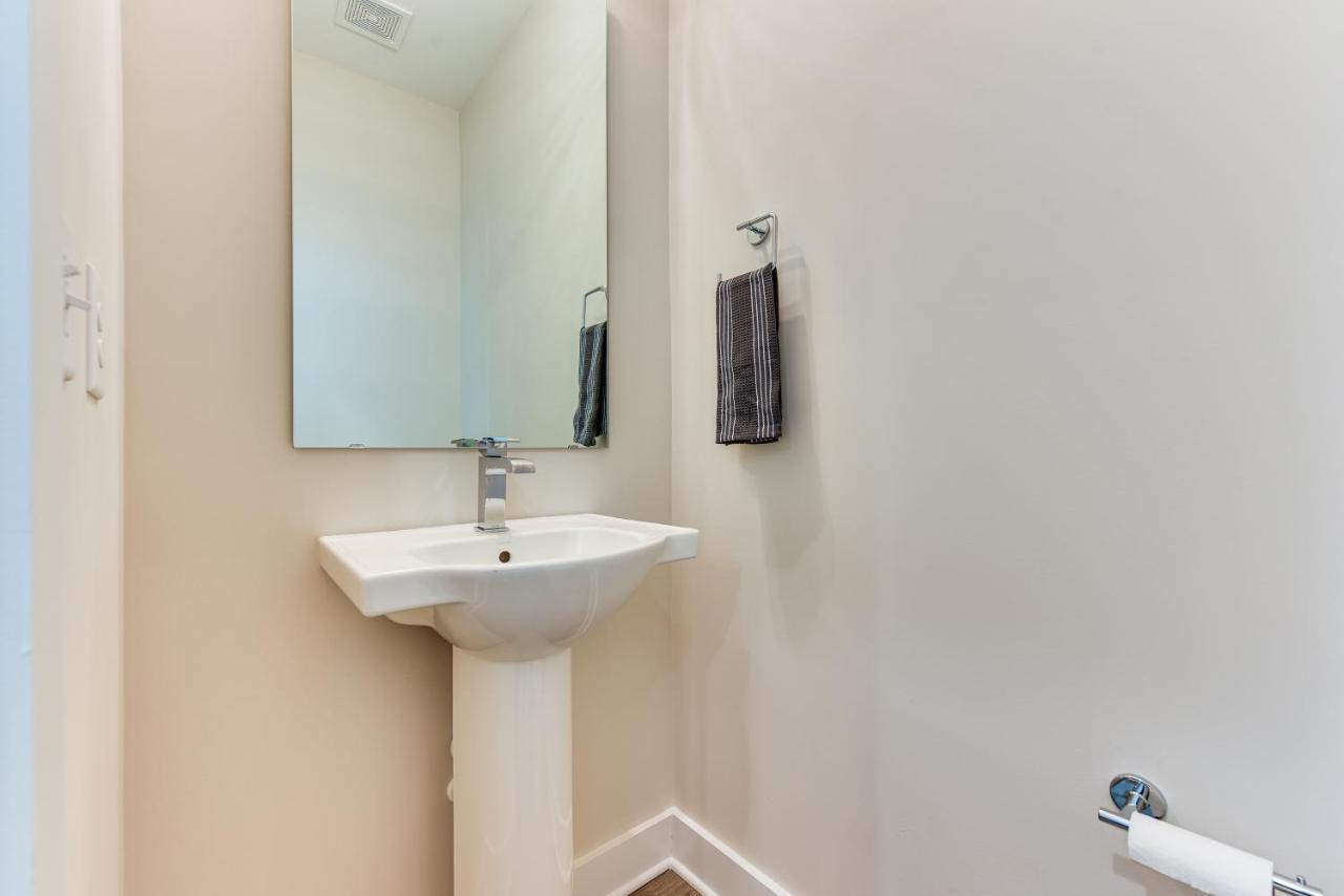 Modern And Stylish 5 Mi To Downtown Apartment Charlotte